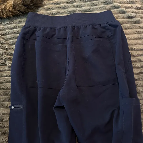 Fabletics jogger scrub pants - Image 4