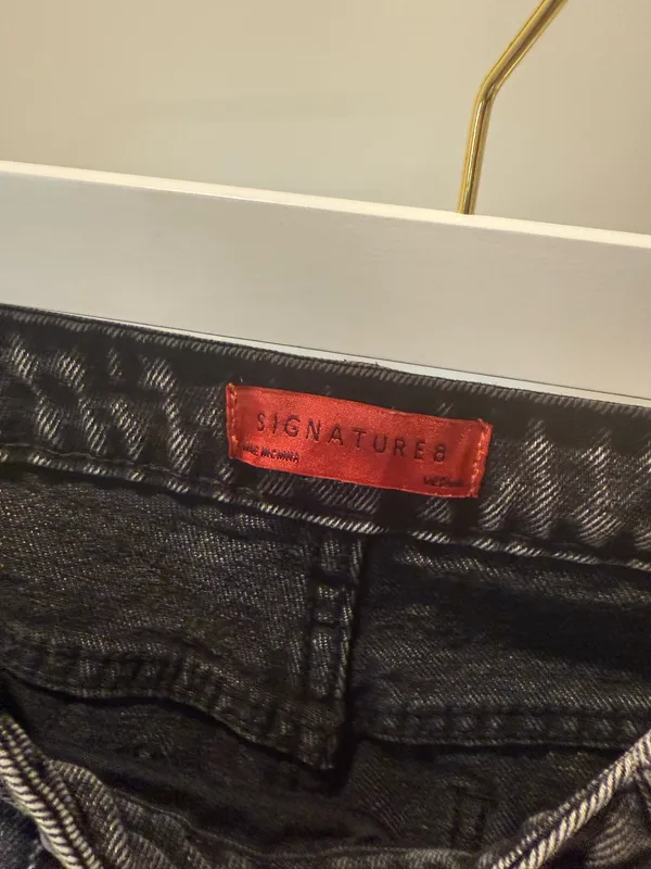 Signature 8 Jeans size Medium  - Image 3