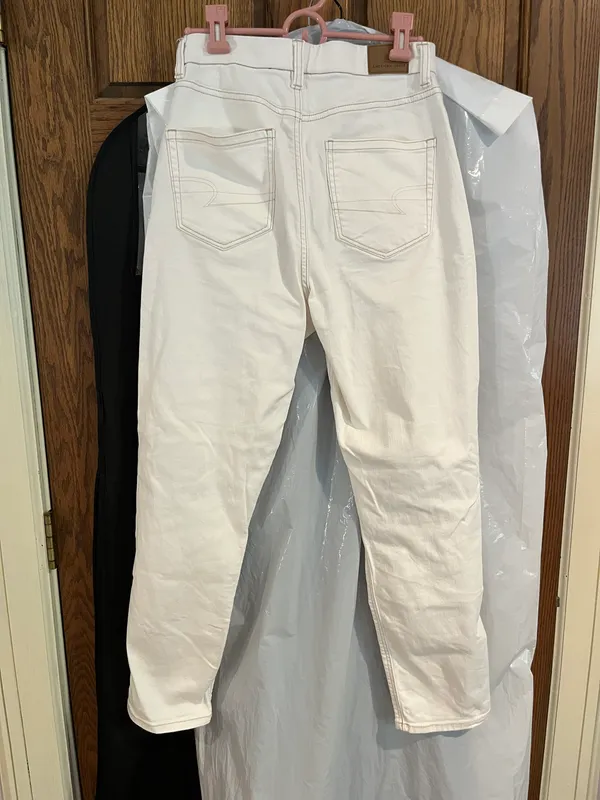 American Eagle Outfitters White Jeans - Image 4