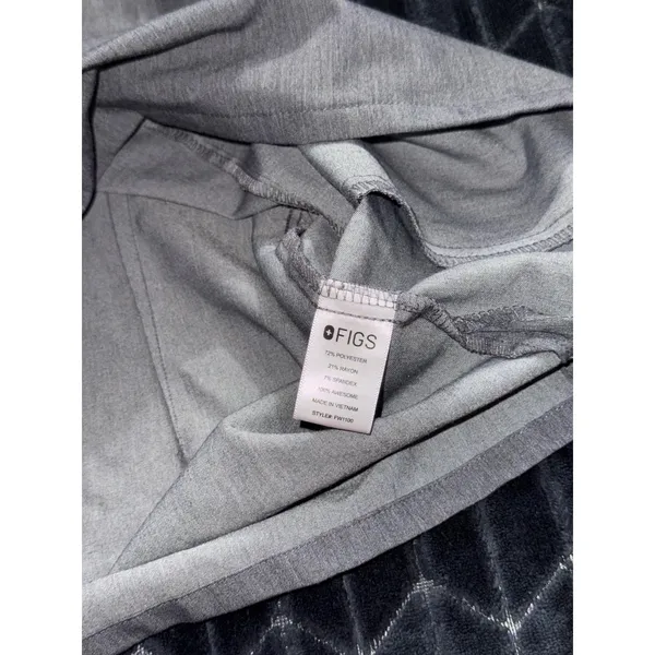 Figs Casma Top Women's Graphite Gray Three Pocket Scrub‎ V-neck Darted Back Sz M - Image 4