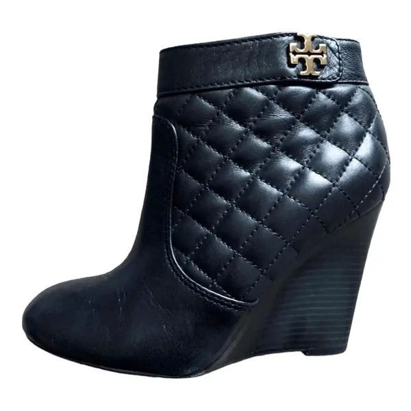 Tory Burch Leila Black Quilted Leather Wedge Ankle Booties Gold Logo Zip Size 8M - Image 5