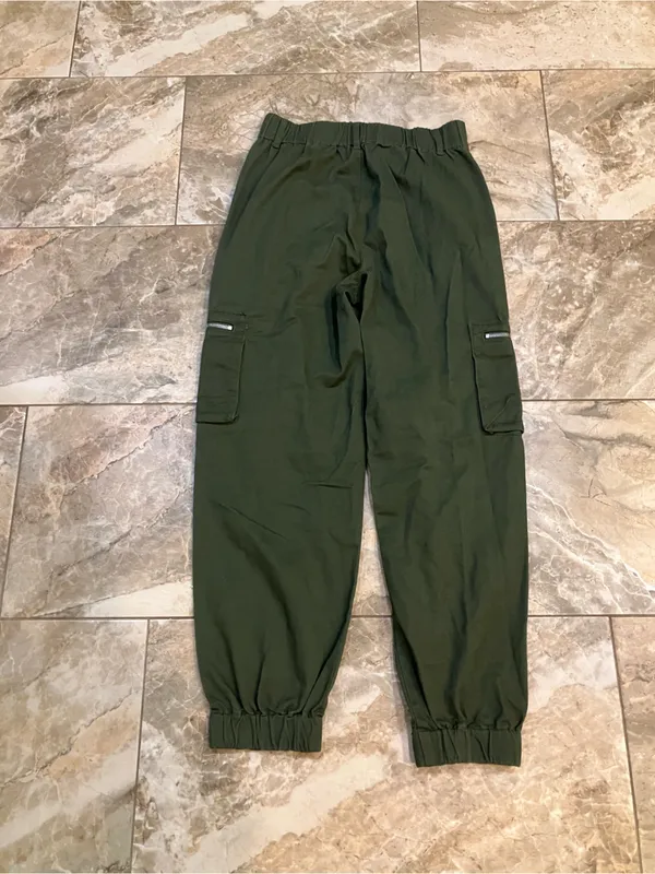 Forever 21 Olive Green Cargo Pant joggers - Image 4