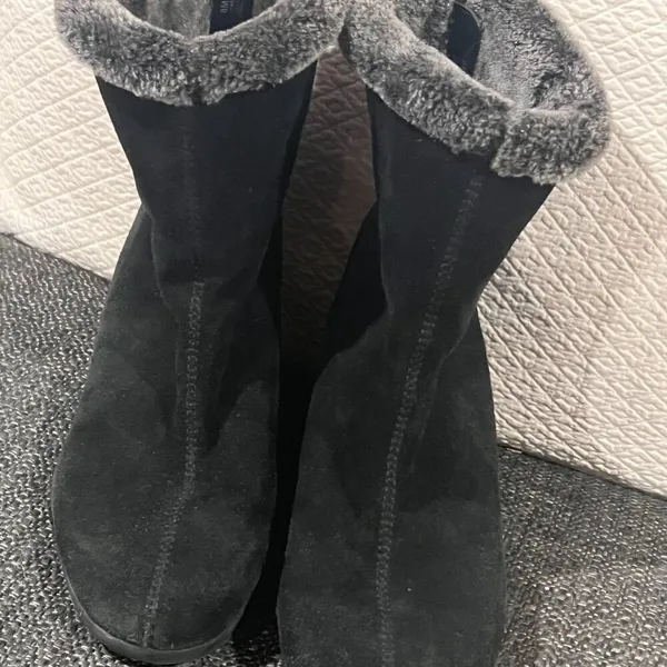 Aerosoles Women's Attorney Black Suede Mid Calf Boots Zipper Fur Lined Size 8 - Image 3