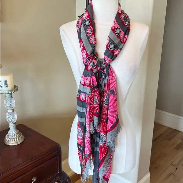 Vera Bradley Colorful Hippie Vibe Pink Gray Red Flowered Scarf - Image 6
