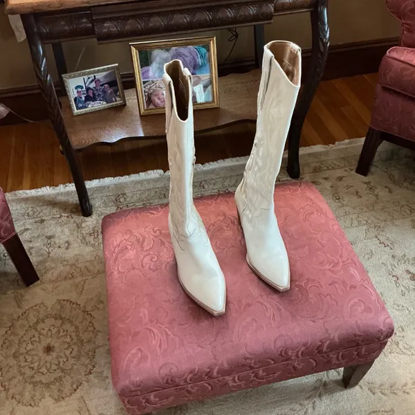 Crown Vintage Sila Embroidered Western Boots in White Sz 7 EUC - Image 4
