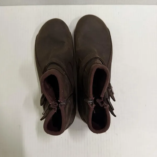 Merrell GripDry Bootie Boots Womens 7.5 Brown Leather Ankle Zip Strap Gorpcore - Image 4