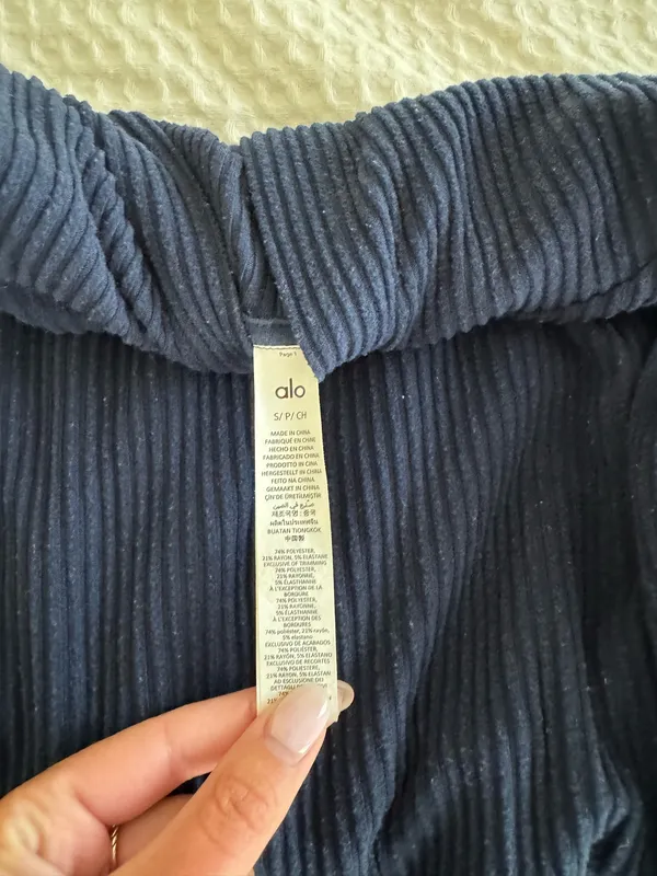 Alo Yoga Sweat Set - Image 2
