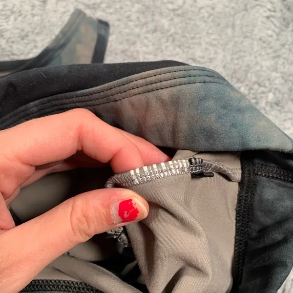 Alphalete Black and Gray Tie-Dye Sports Bra - Image 6
