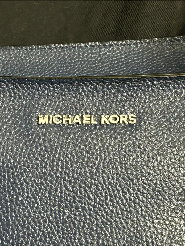 Michael Kors Navy and Black Pebbled Leather Tote - Image 5