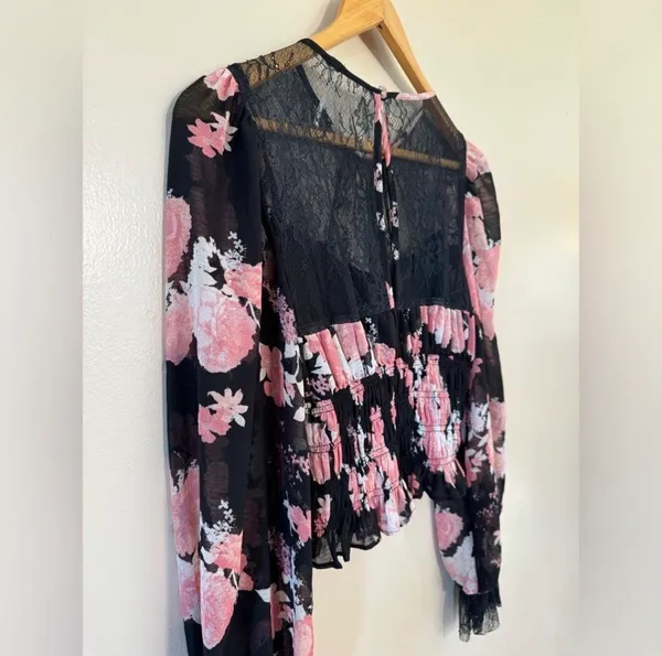 CLEARANCE! Black Floral Free People Lace Blouse Size S EUC - Image 4