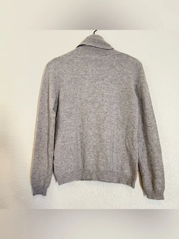 Reformation turtle neck cashmere sweater - Image 8