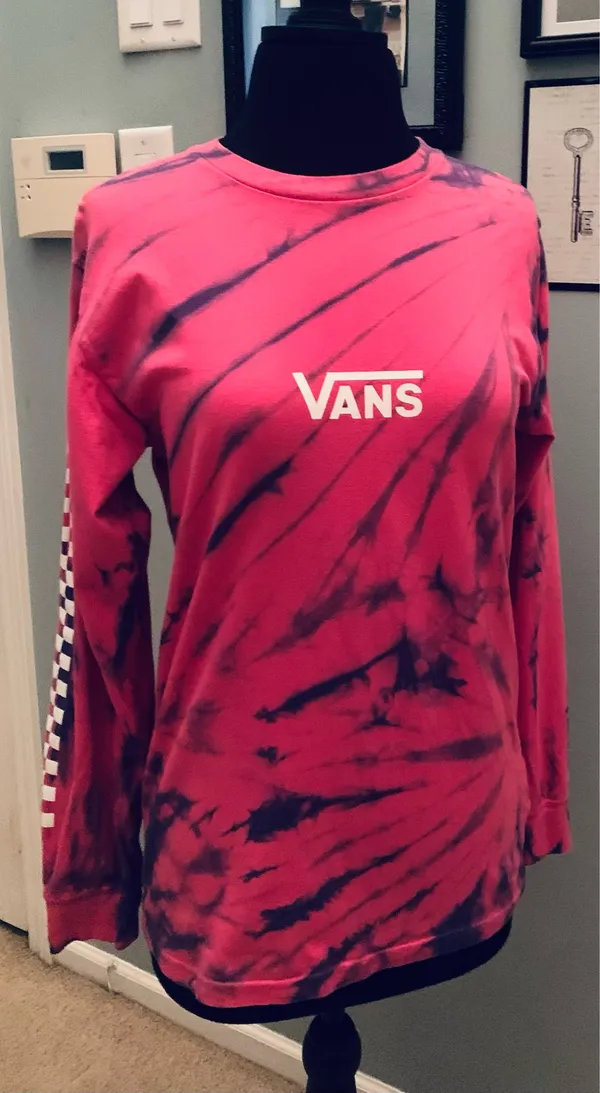 This is a pink and purple Vans tie-dye long-sleeve t-shirt featuring the brand's signature white logo on the chest. - Image 15
