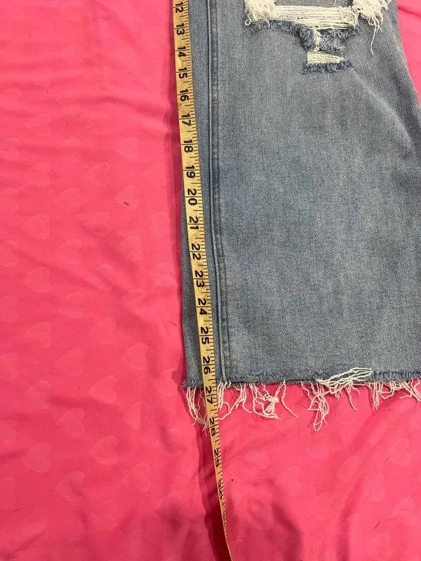 Vervet High Rise light wash, distressed Jeans - Image 13