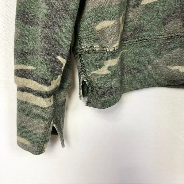 LNA Green Crew Neck Camo Long Sleeve T-Shirt‎ L - Image 4