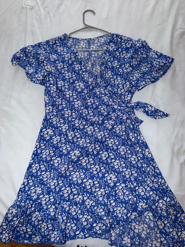 Amazon Women’s Blue Floral Dress - Image 2