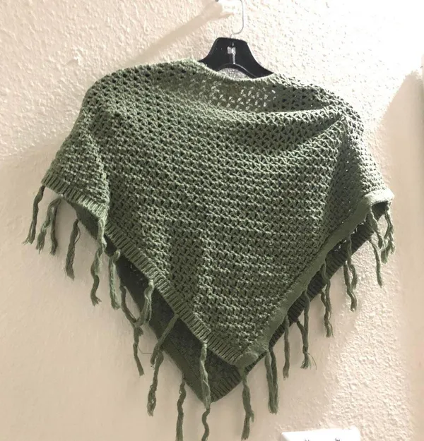 Mudd Green fringe asymmetrical hem shawl coverup festival beach summer top cape poncho knit - Image 2