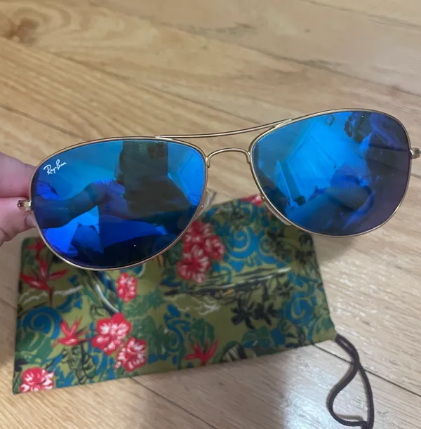 Ray-Ban Sunglasses - Image 3