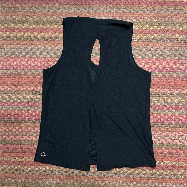 BEYOND YOGA V NECK OPEN BACK TANK - Image 5