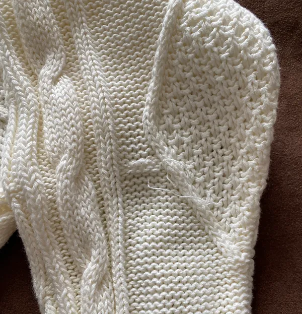 Sweater White Size M - Image 3