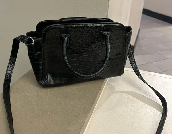 Purse Elegant Black Crocodile-Embossed -Preowned condition-see pictures-nice! - Image 3