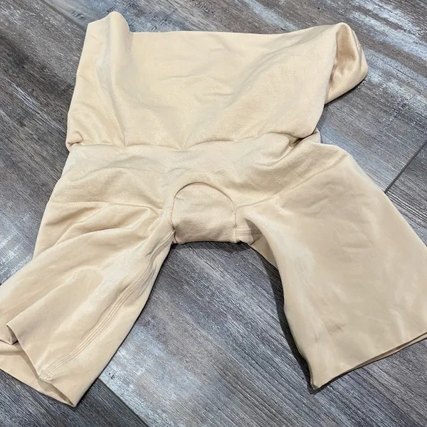 Assets by Spanx Shaping Shorts Shapewear Beige Medium - Image 5