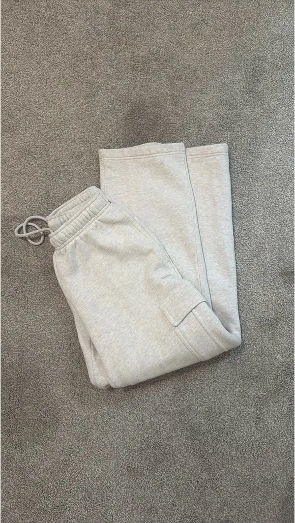 Aritzia Cargo Sweatpants TNA - Image 3