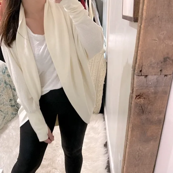 Wonderly oversized ivory color waffle knit sweater cardigan size small - Image 2