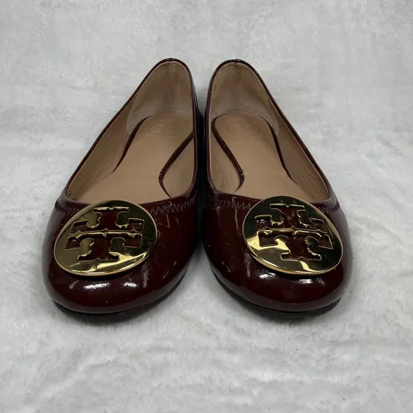 Tory Burch Reva Ballet Flats Burgundy Patent Leather Gold Medallion Womens‎ 7M - Image 2