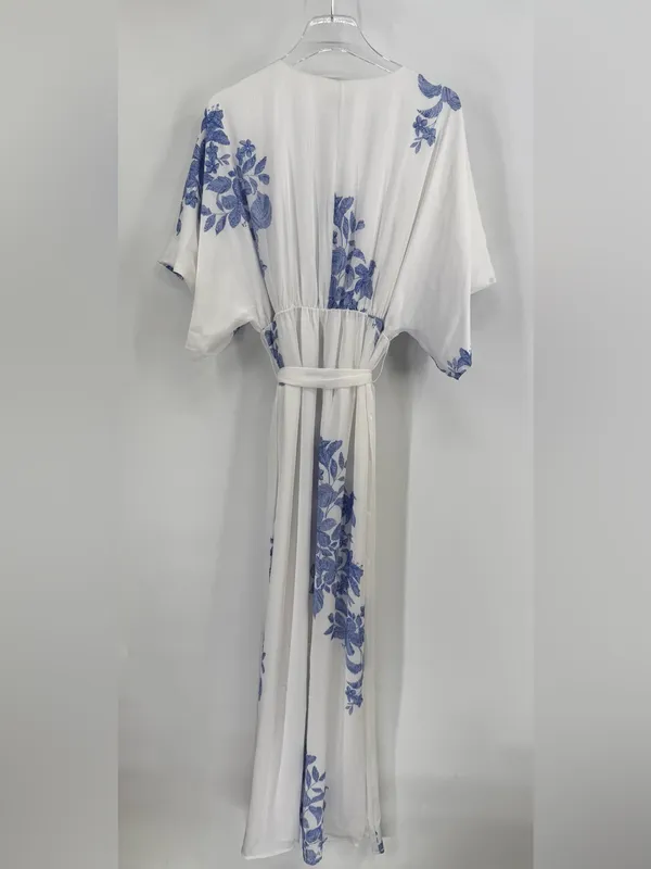 Sugar lips white maxi dress with blue floral print size large NWT - Image 3