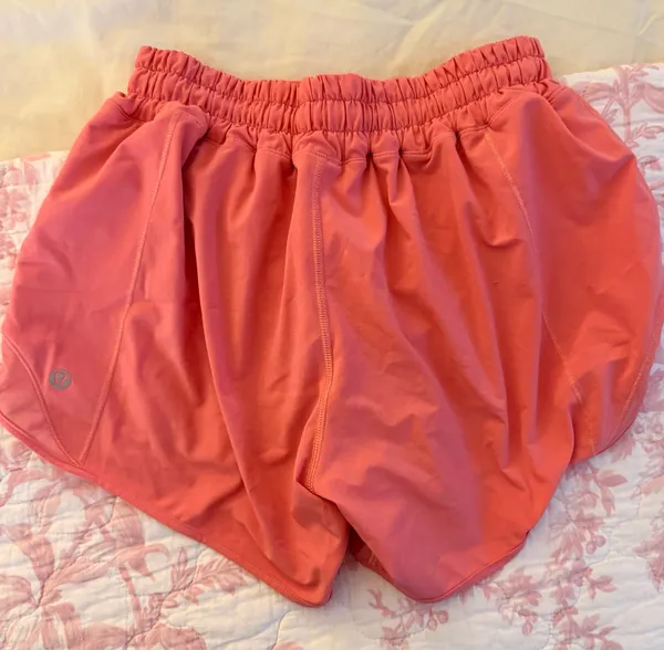 Lululemon Shorts Hotty Hot 2.5" Low-Rise - Image 2