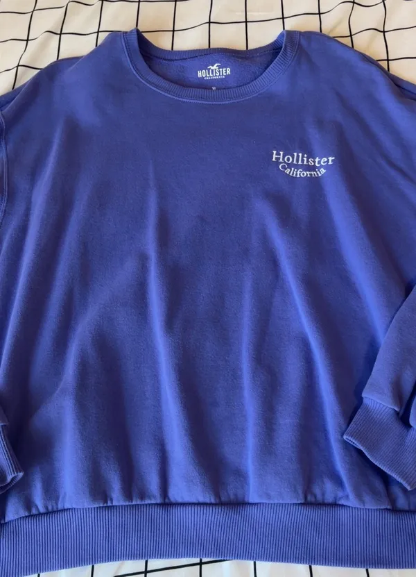 Hollister Purple  Sweatshirt. - Image 2
