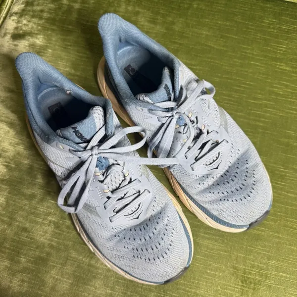 Hoka One One Arahi 5 Running Shoes Size 8.5 Womens Light Blue & White - Image 2