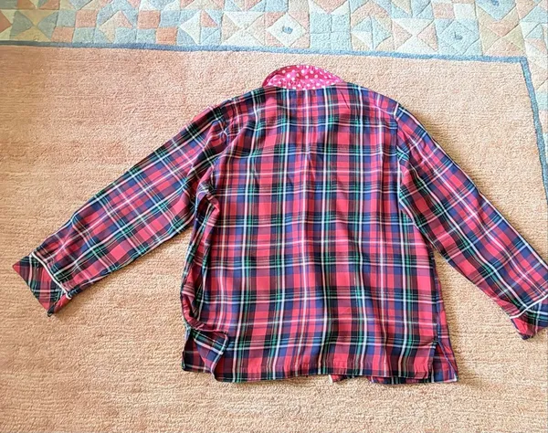 Victoria’s Secret Plaid Pajama Top Size M Gold Lurex Button Down Sleep Shirt - Image 5