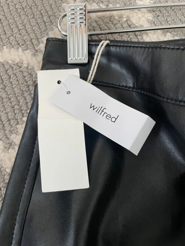 NEW ARITZIA WILFRED ADELE FLARED VEGAN LEATHER PANTS IN BLACK SIZE 4! - Image 5