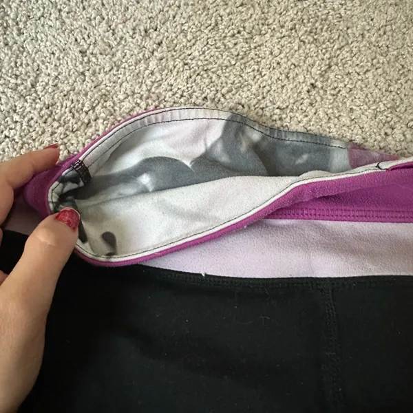 Lululemon cropped leggings size 4 - Image 3