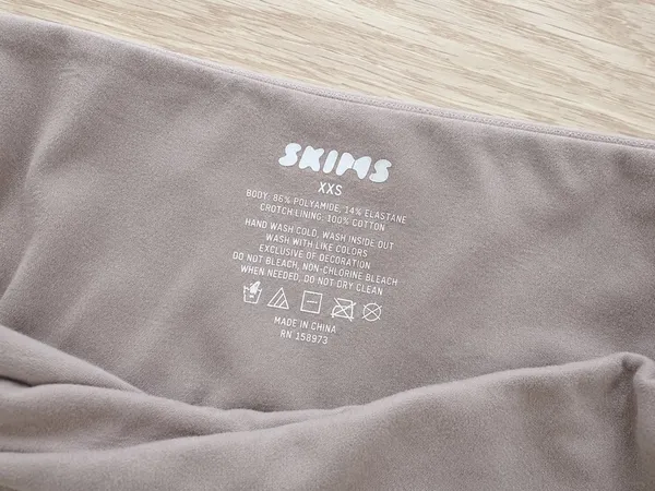 SKIMS Fits Everybody Strapless Bandeau Bra Taupe Beige Sz XXS Wireless - Image 2