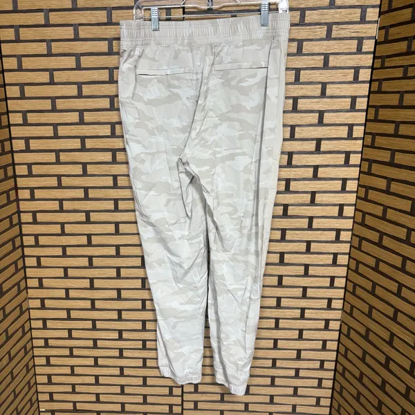 Athleta Gray And Tan Brooklyn Camo Jogger Size‎ 10 - Image 2