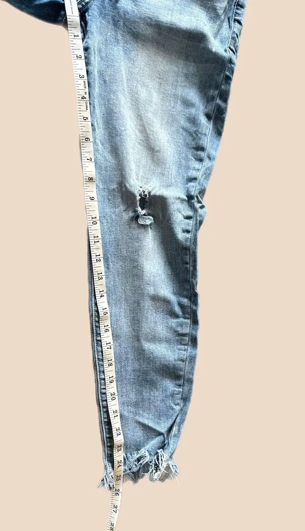 KanCan Ripped Jeans - Image 9