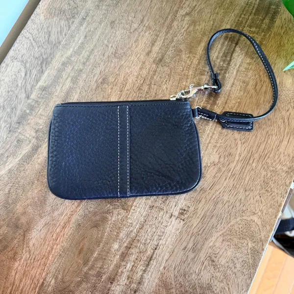Coach‎ Wristlet Women Small Black Pebbled Leather Contrast Stitch Pouch Zip - Image 2