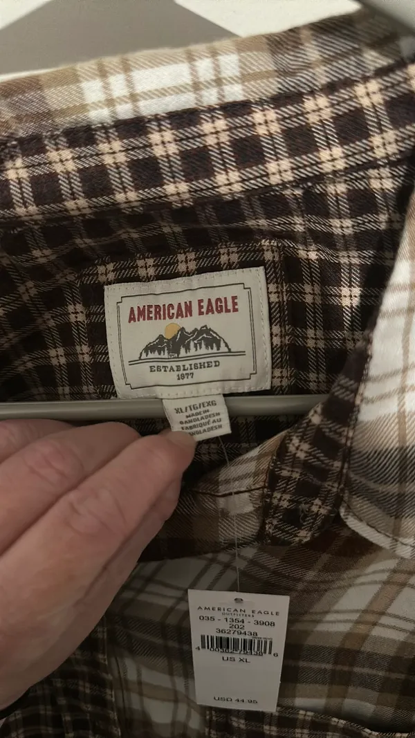 American Eagle Cropped Flannel - Image 4