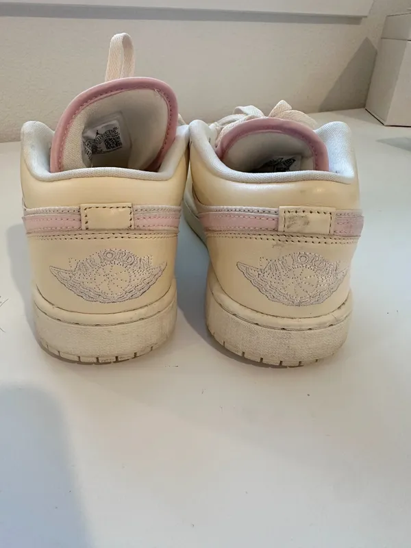 Nike Dunks - Image 4