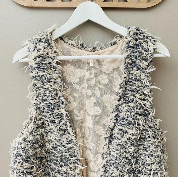 Free People Fur Away Shaggy Vest Gray Sz Medium - Image 3