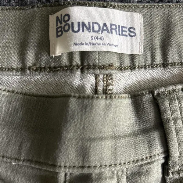 Women’s size S (4-6) Dark Green Cargo Pants with Multiple Pockets - Image 4