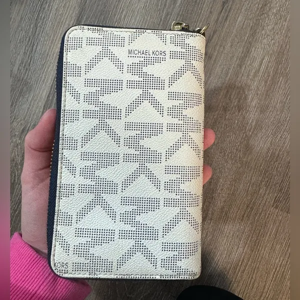 Michael Kors Monogram Wallet Wrislet - Image 4
