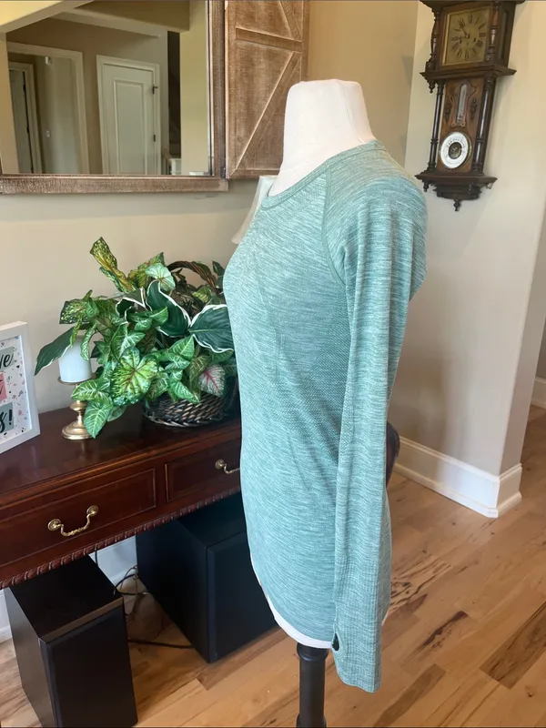 Lululemon Athletica I run for me Head Up Heart Out Heather Green Long Sleeve - Image 4