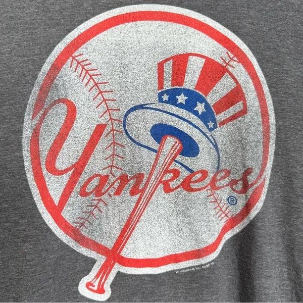 Genuine Merchandise New York Yankees Baseball Gray T Shirt Distressed Women’s Size Small - Image 2