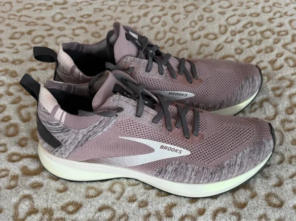 Brooks Women's Levitate 4 Pink/ Gray Running Shoes Size: 10.5B - Image 6