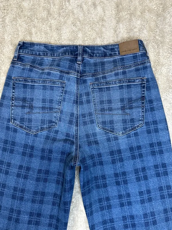 American Eagle Mom Straight medium-dark plaid/check stretch denim jeans Size 6 - Image 7