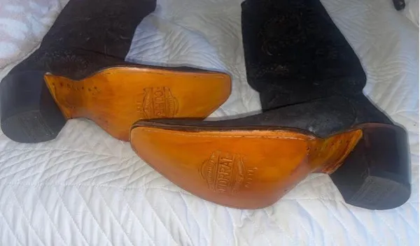 Corral women’s gold stamped floral black suede snip toe cowboy boot size 8.5 - Image 3