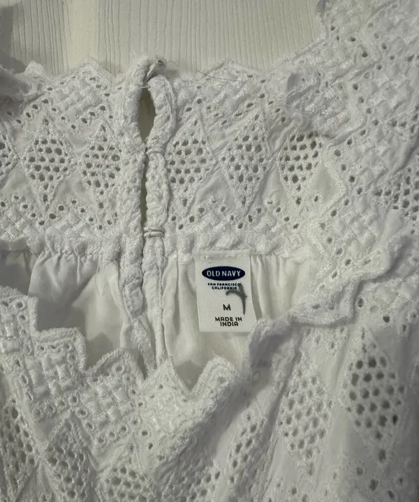 Old Navy White Eyelet shirts is a size Medium. - Image 2